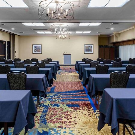 Embassy Suites By Hilton Kansas City Plaza מראה חיצוני תמונה