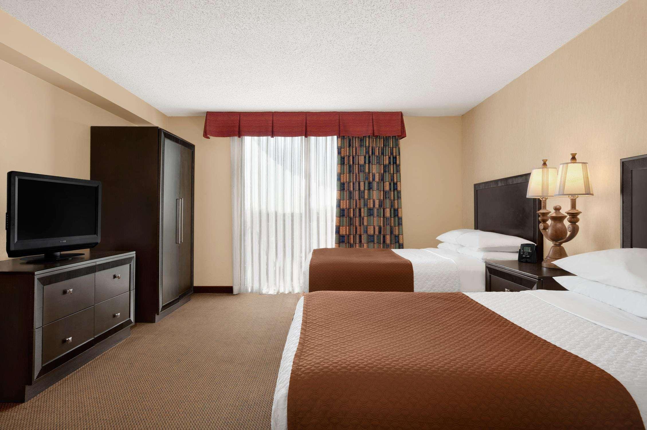 Embassy Suites By Hilton Kansas City Plaza מראה חיצוני תמונה