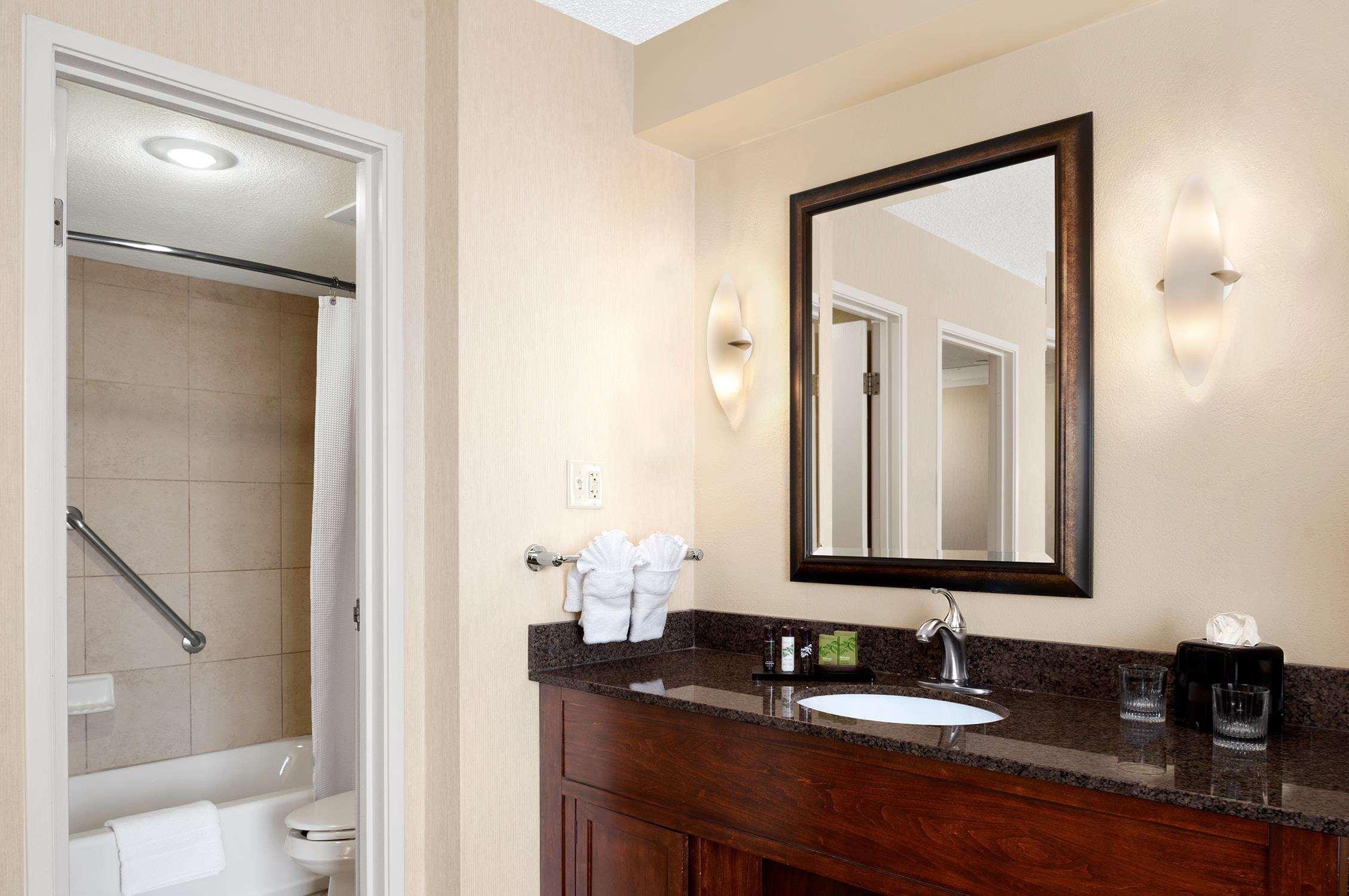 Embassy Suites By Hilton Kansas City Plaza מראה חיצוני תמונה