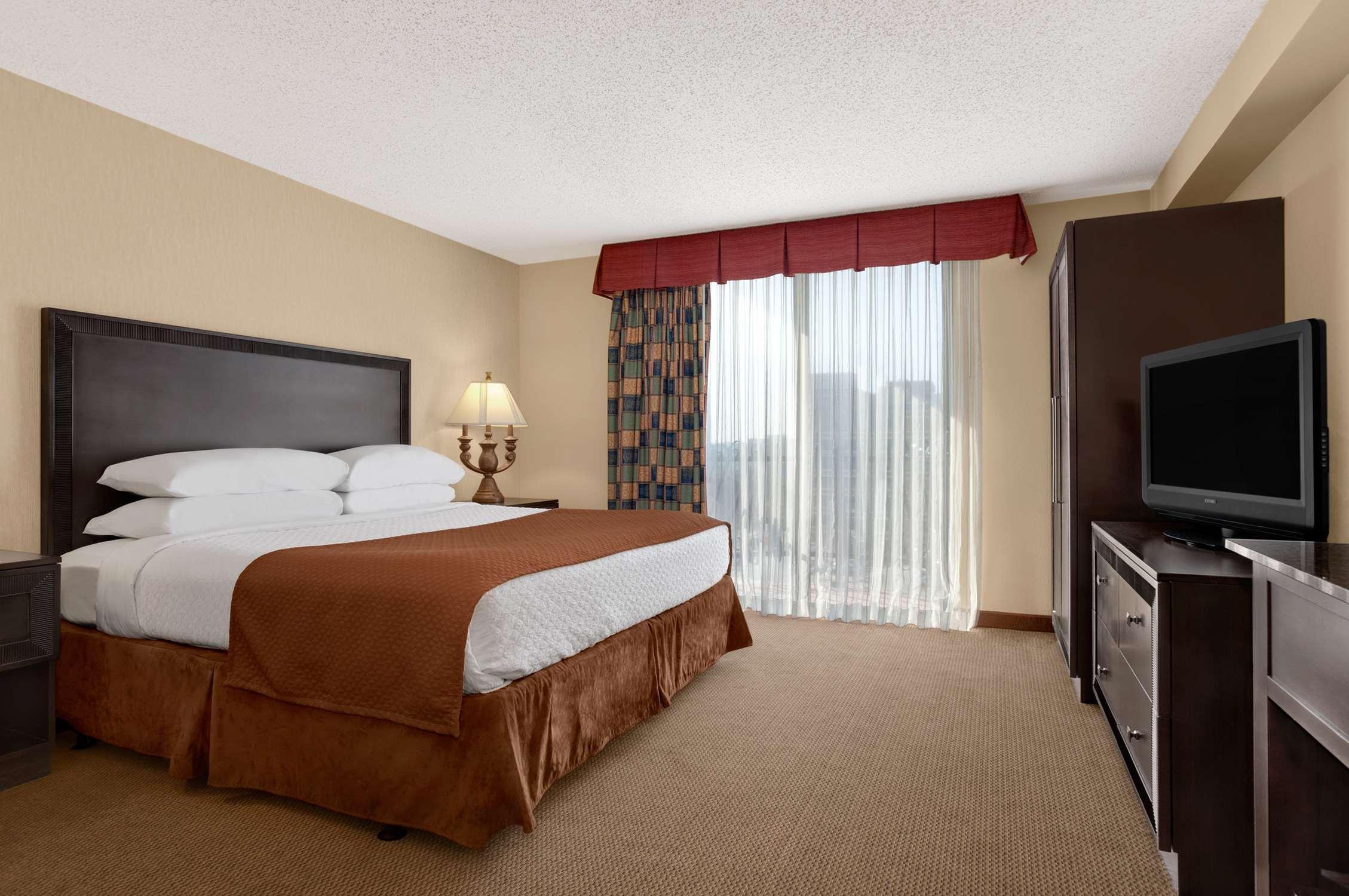 Embassy Suites By Hilton Kansas City Plaza מראה חיצוני תמונה