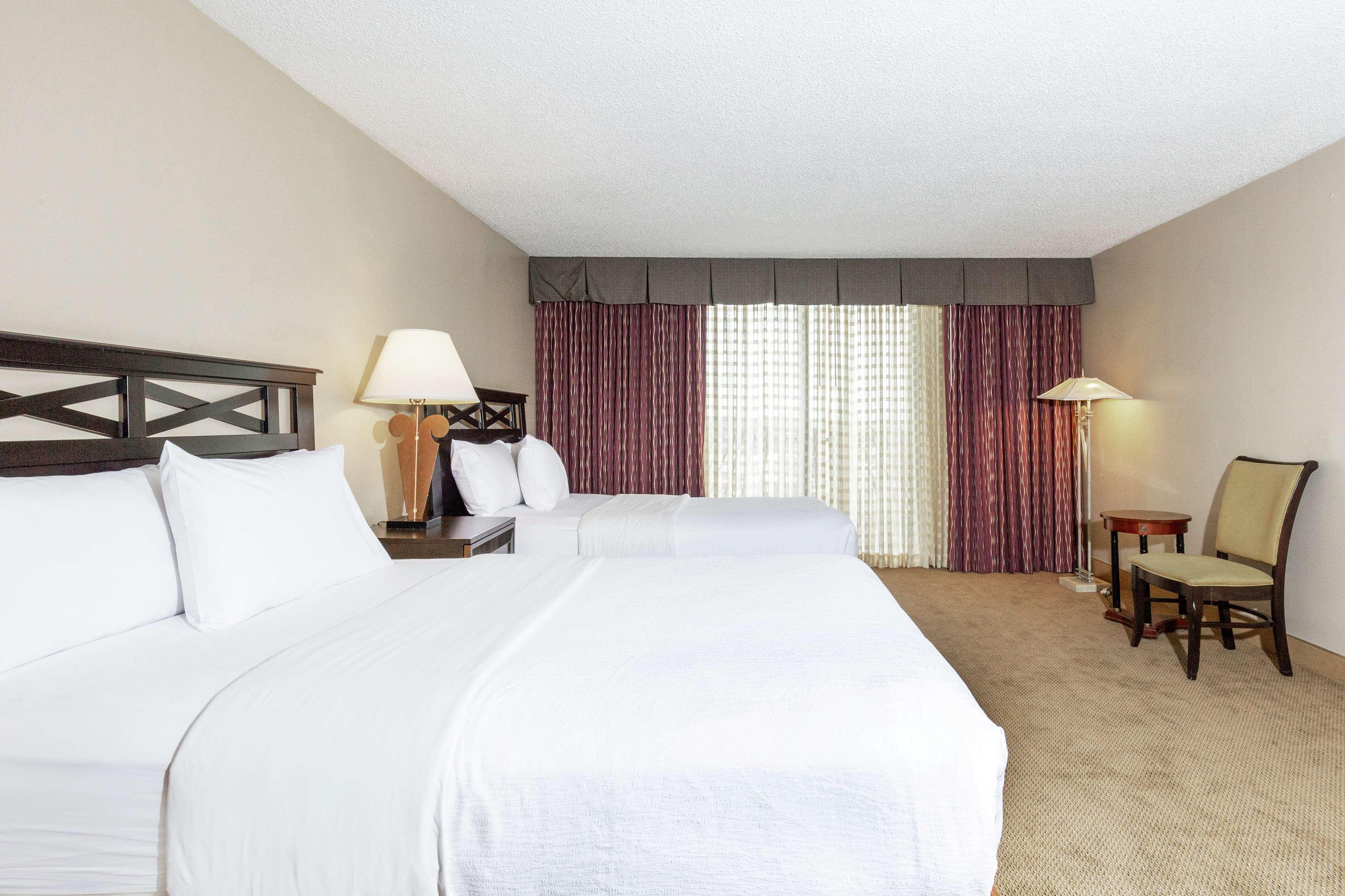 Embassy Suites By Hilton Kansas City Plaza מראה חיצוני תמונה