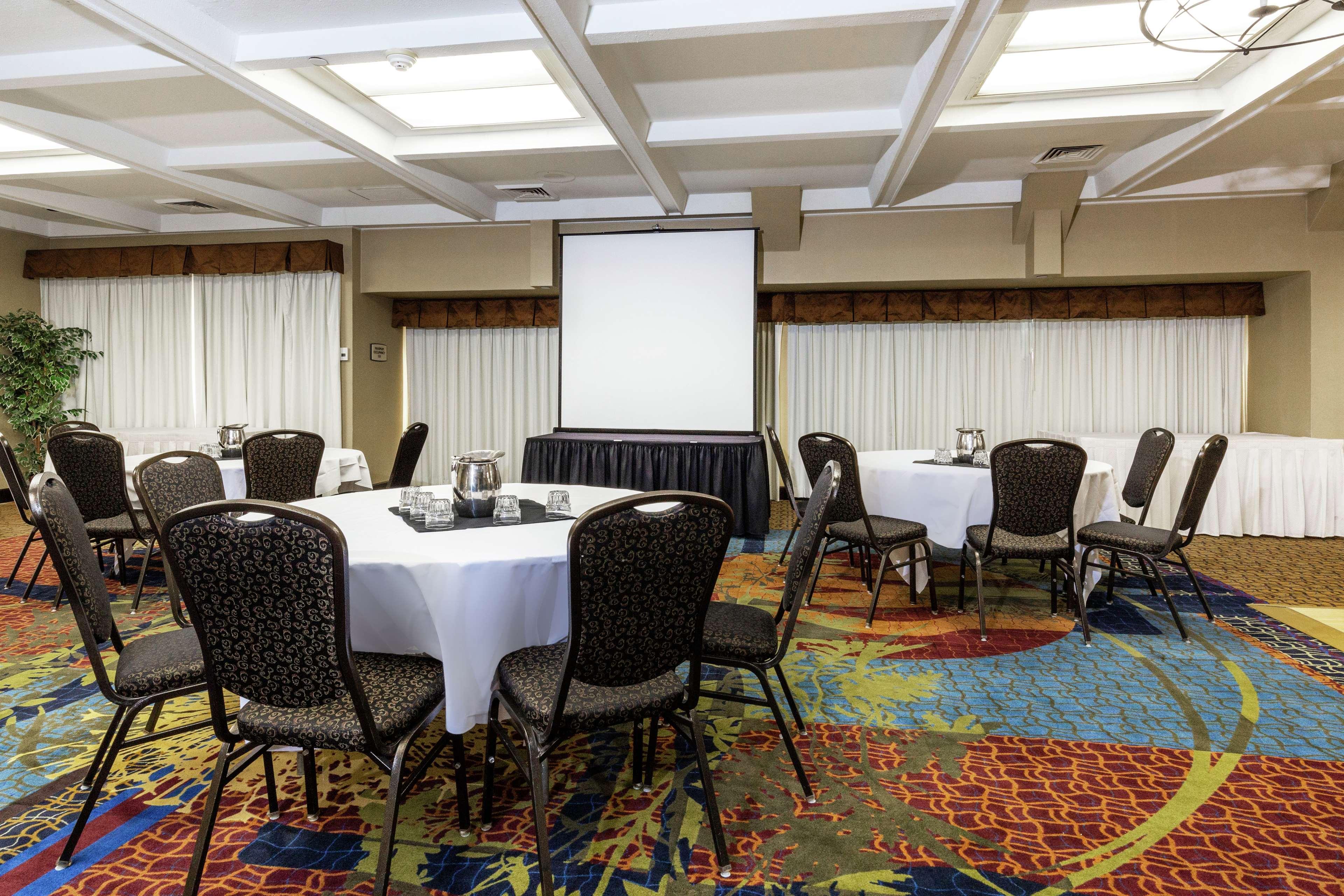 Embassy Suites By Hilton Kansas City Plaza מראה חיצוני תמונה