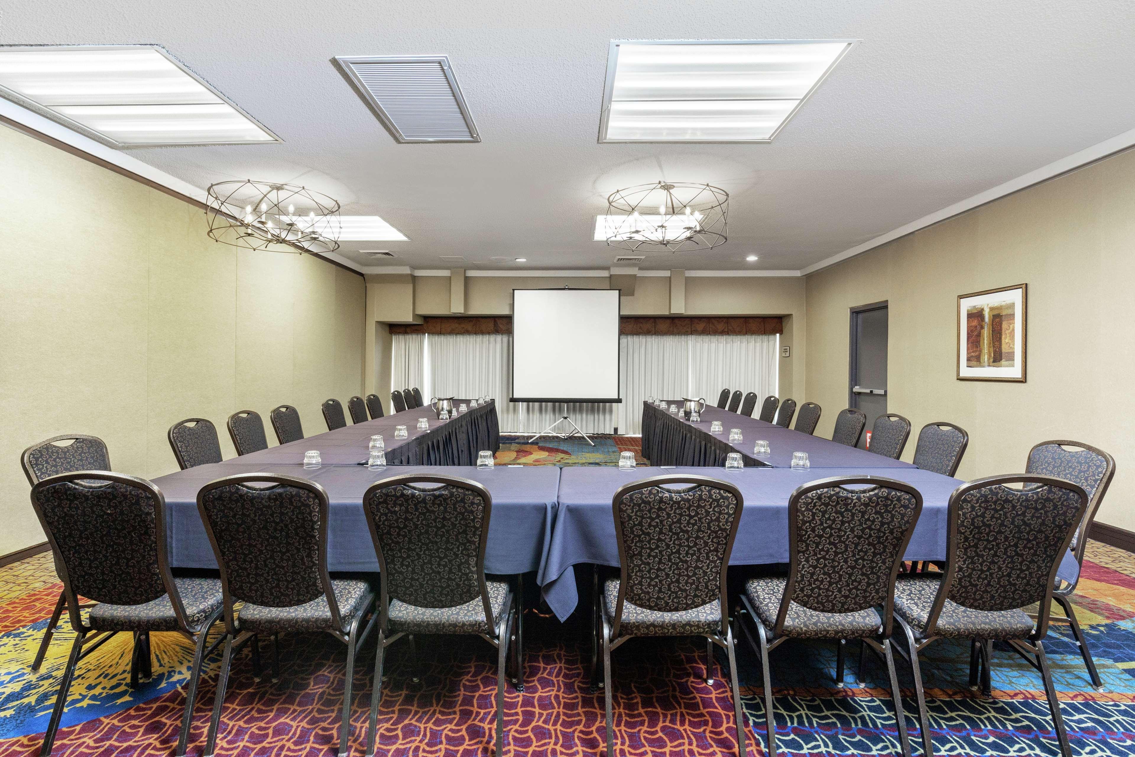 Embassy Suites By Hilton Kansas City Plaza מראה חיצוני תמונה