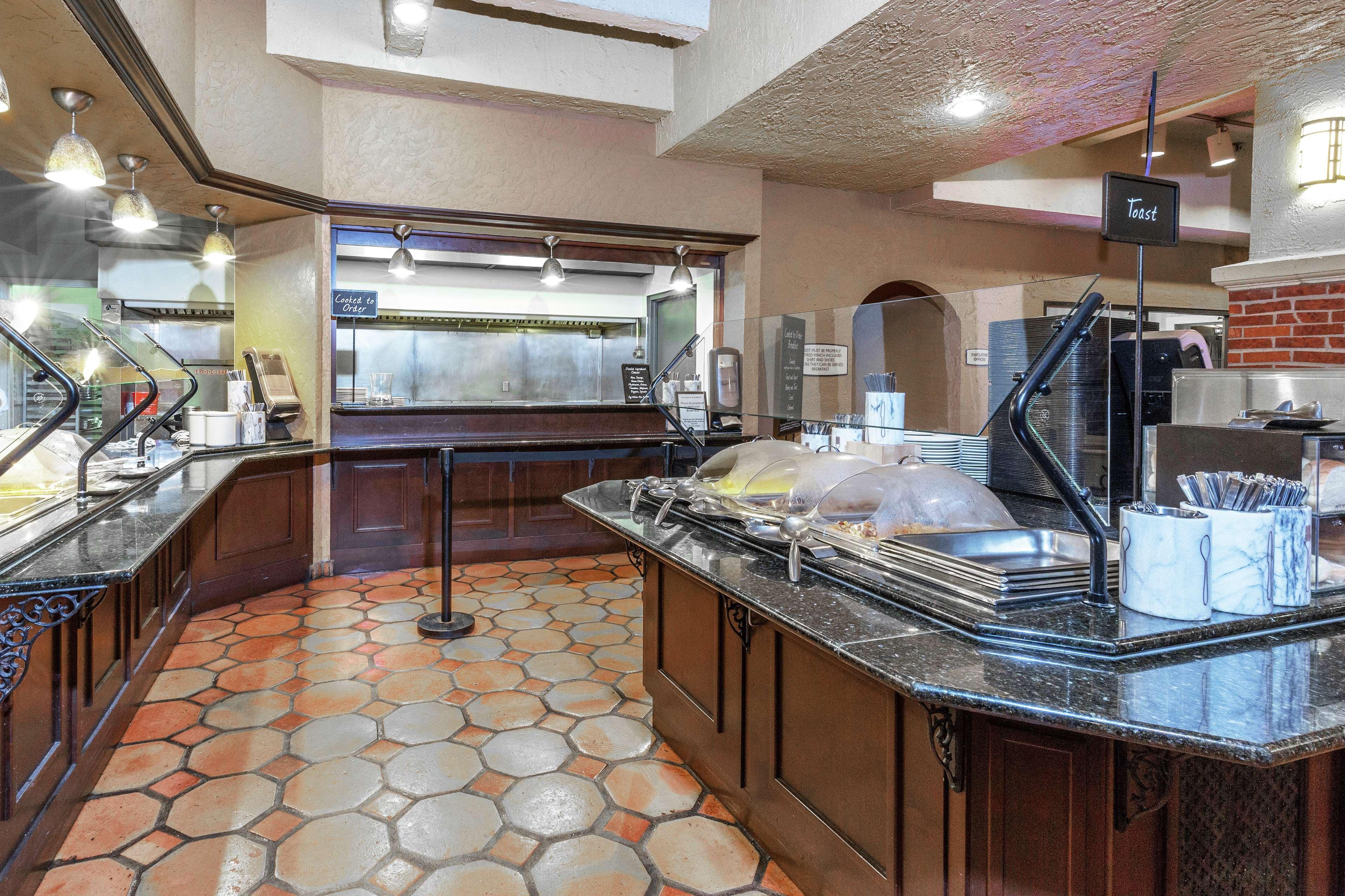 Embassy Suites By Hilton Kansas City Plaza מראה חיצוני תמונה