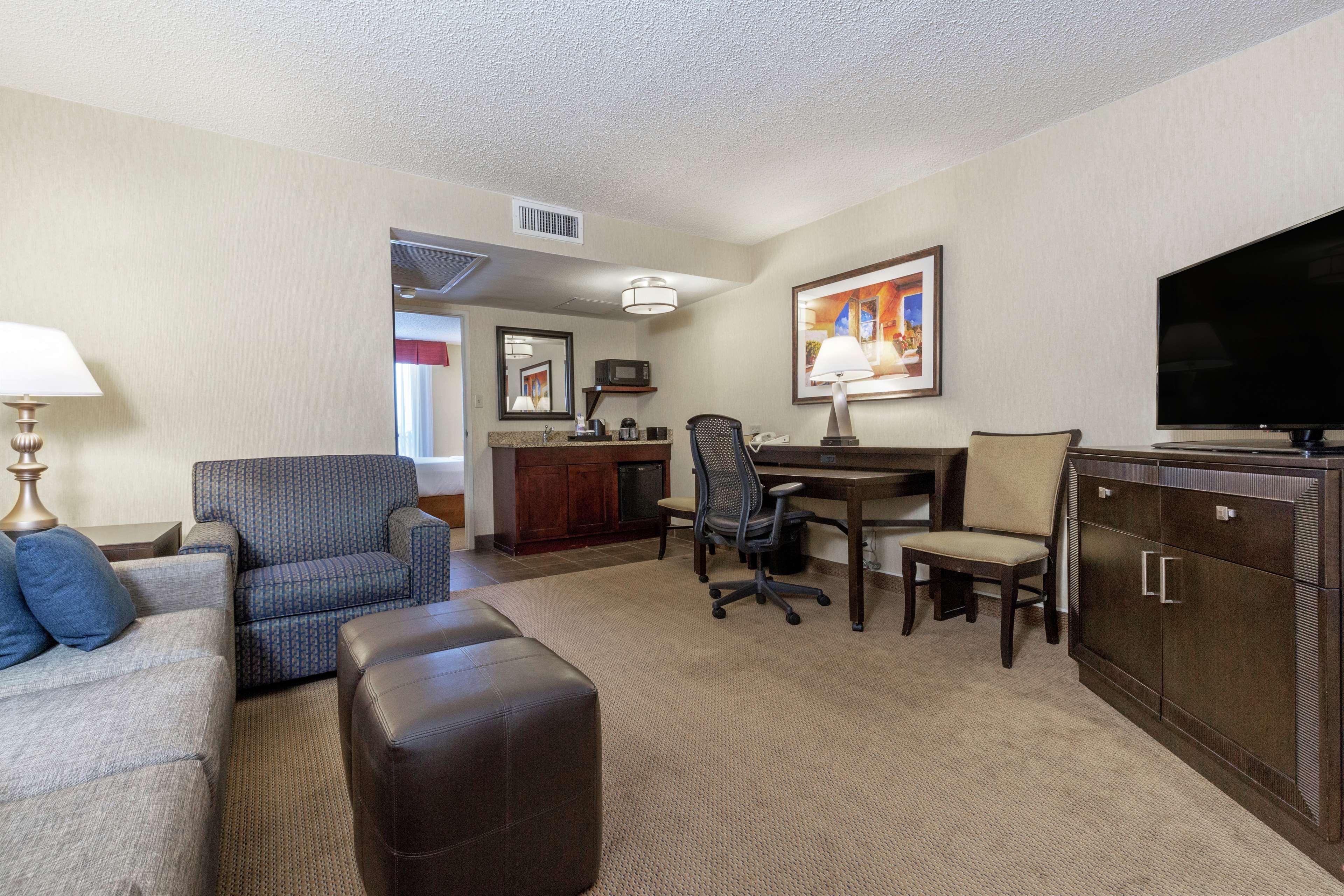 Embassy Suites By Hilton Kansas City Plaza מראה חיצוני תמונה
