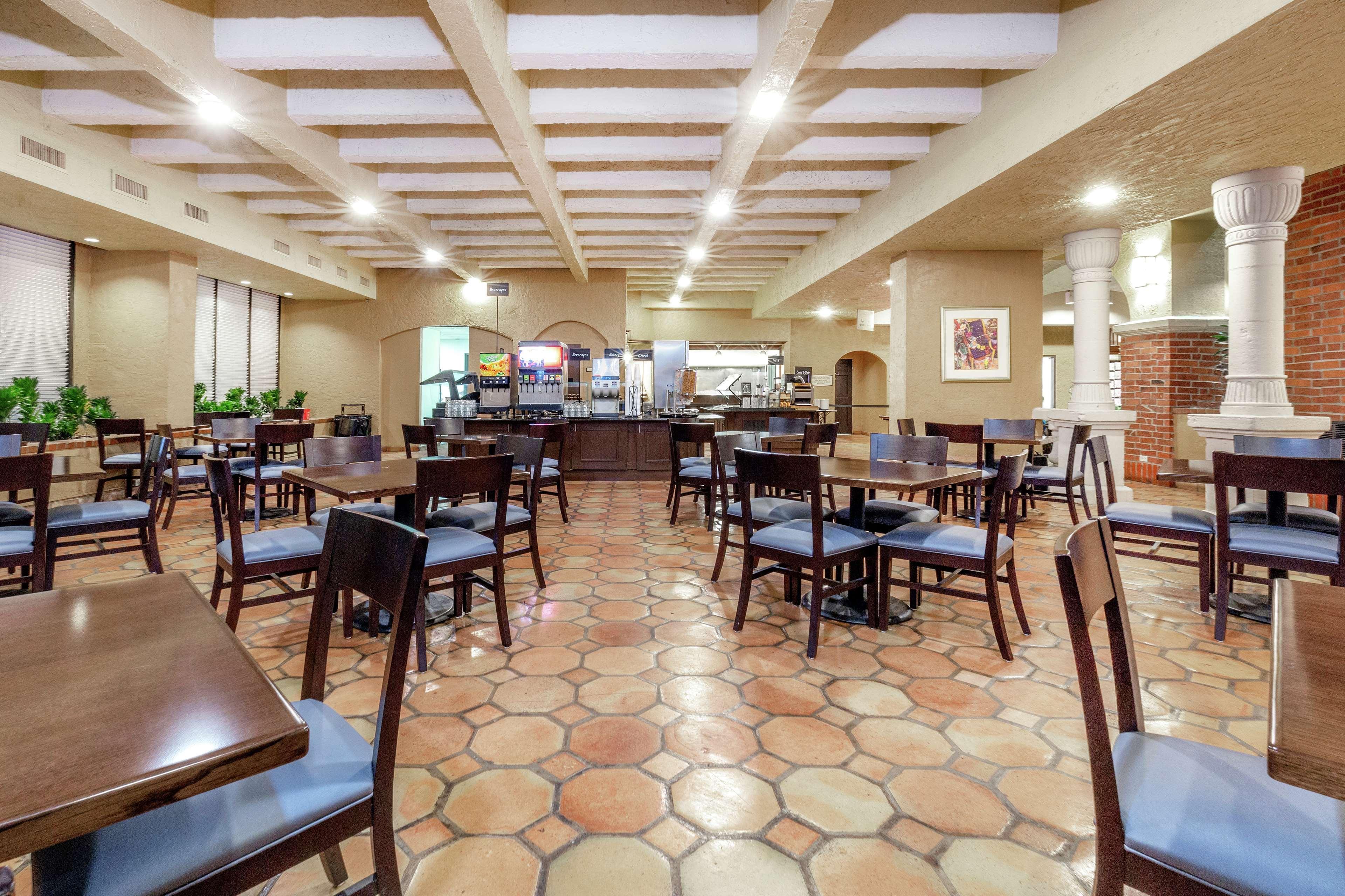 Embassy Suites By Hilton Kansas City Plaza מראה חיצוני תמונה