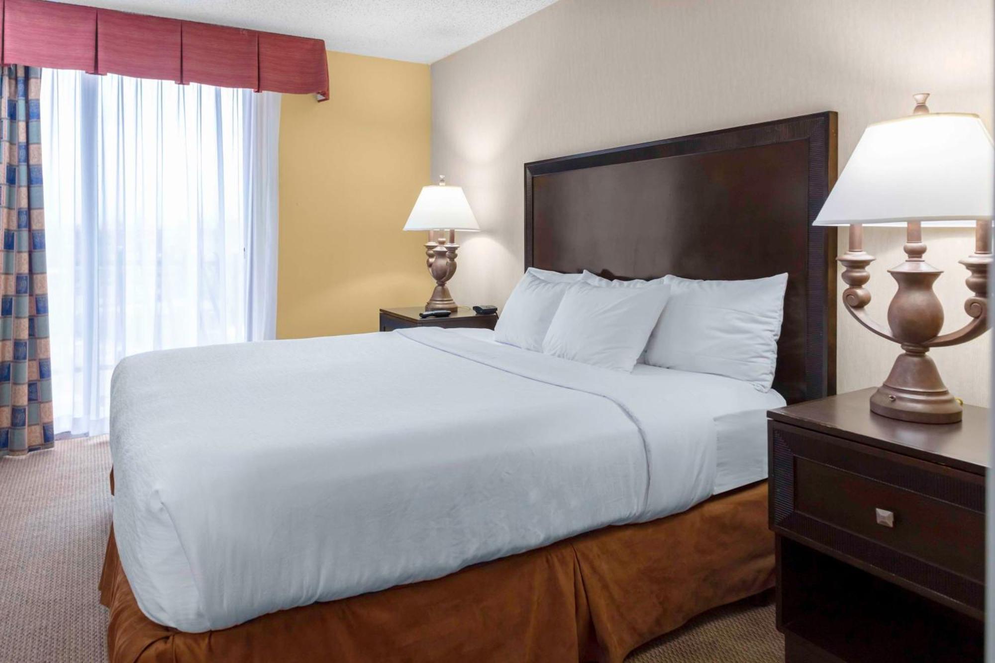 Embassy Suites By Hilton Kansas City Plaza מראה חיצוני תמונה