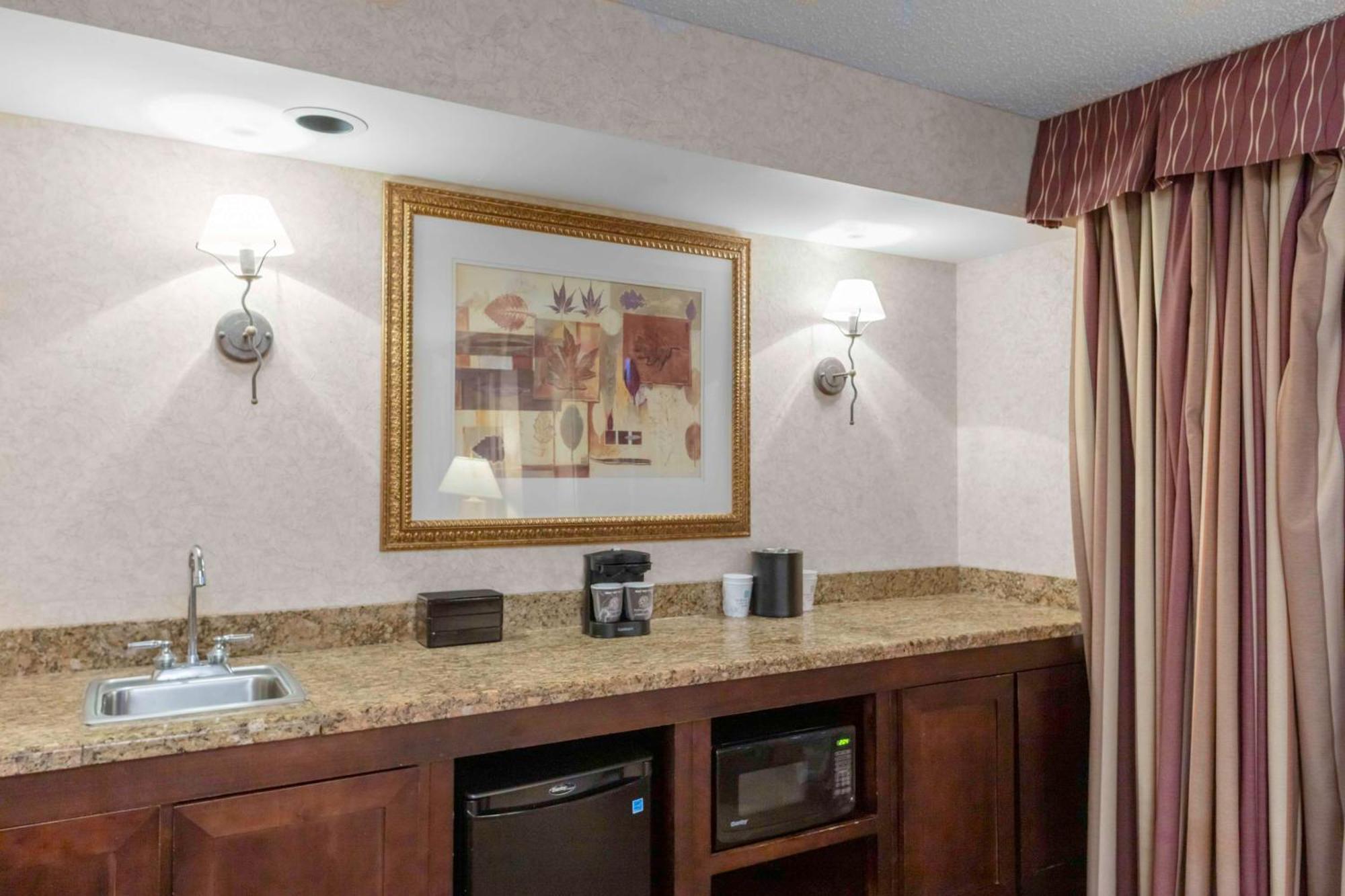 Embassy Suites By Hilton Kansas City Plaza מראה חיצוני תמונה