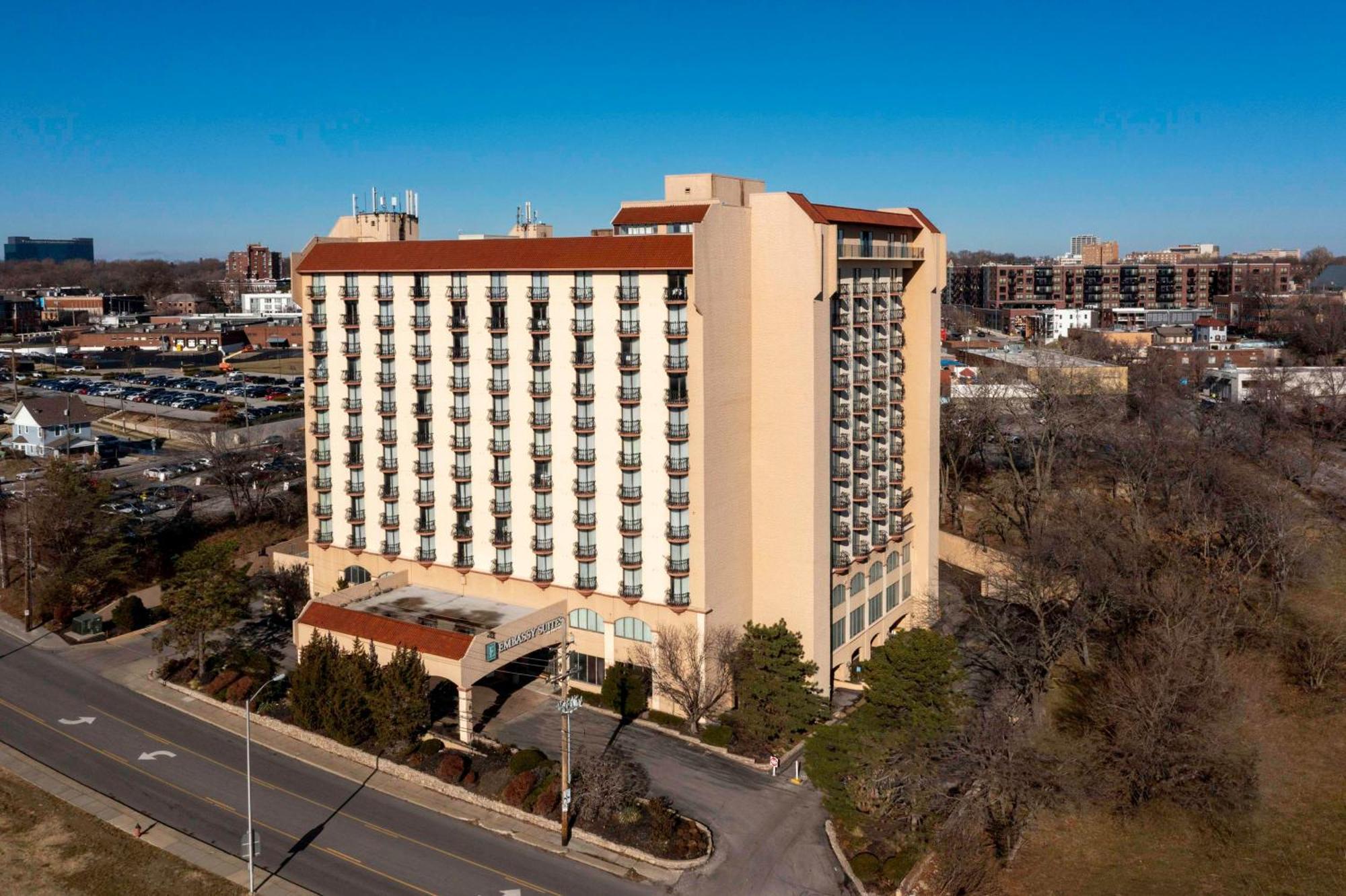 Embassy Suites By Hilton Kansas City Plaza מראה חיצוני תמונה