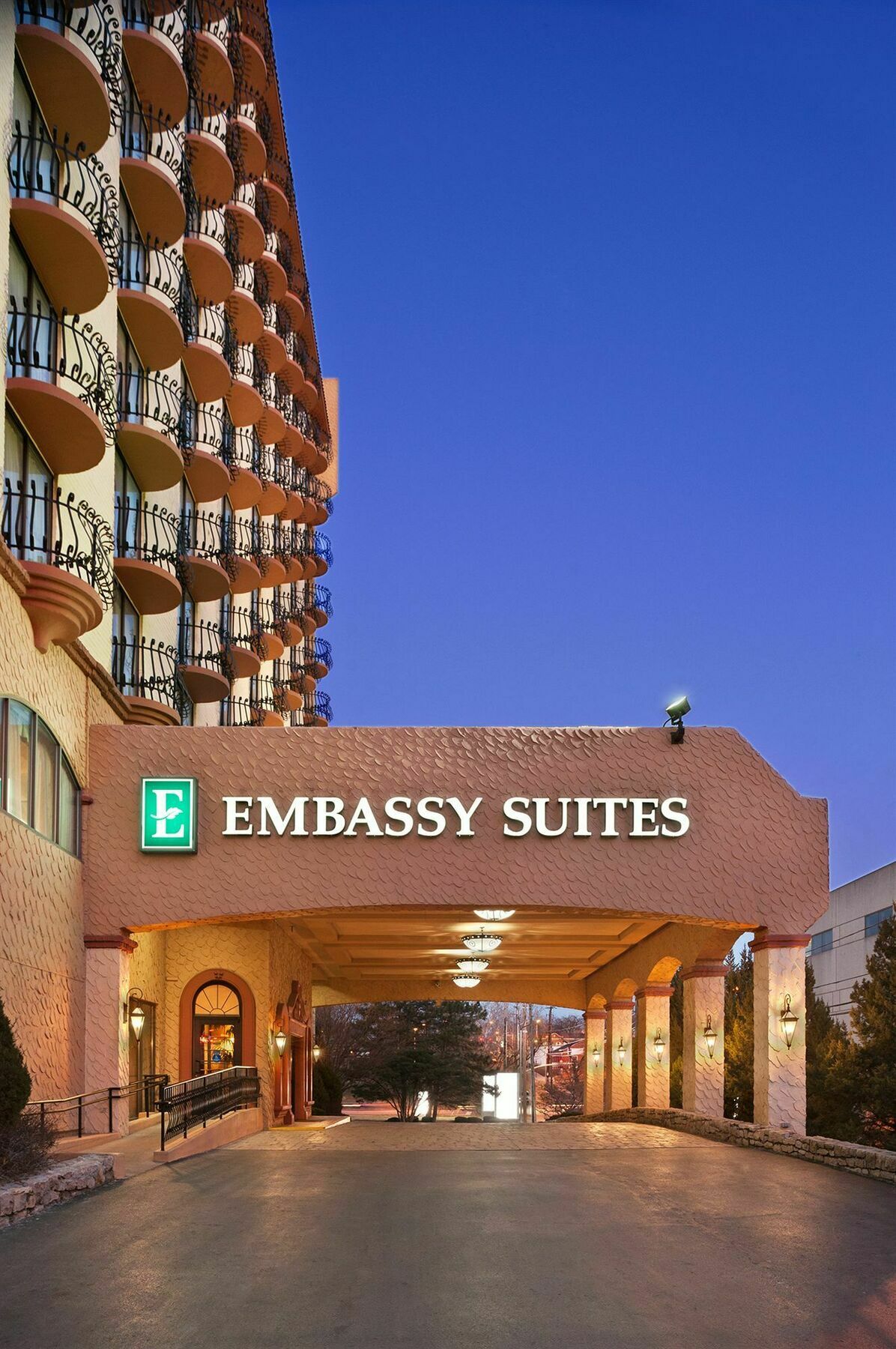 Embassy Suites By Hilton Kansas City Plaza מראה חיצוני תמונה